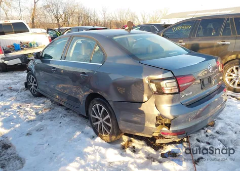 2018 Volkswagen Jetta 1.4T Se/1.4T Wolfsburg Edition z USA, uszkodzony, nr VIN 3VWDB7AJ7JM214944